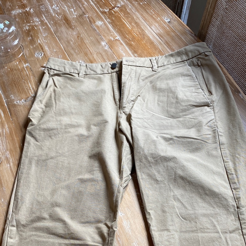 Lululemon Athletica Men's Khaki Chinos